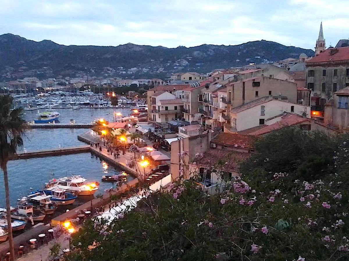 Appartement Spacieux En Face Du Port Calvi  Exteriör bild